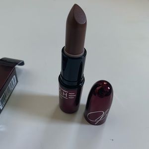MAC• Lipstick